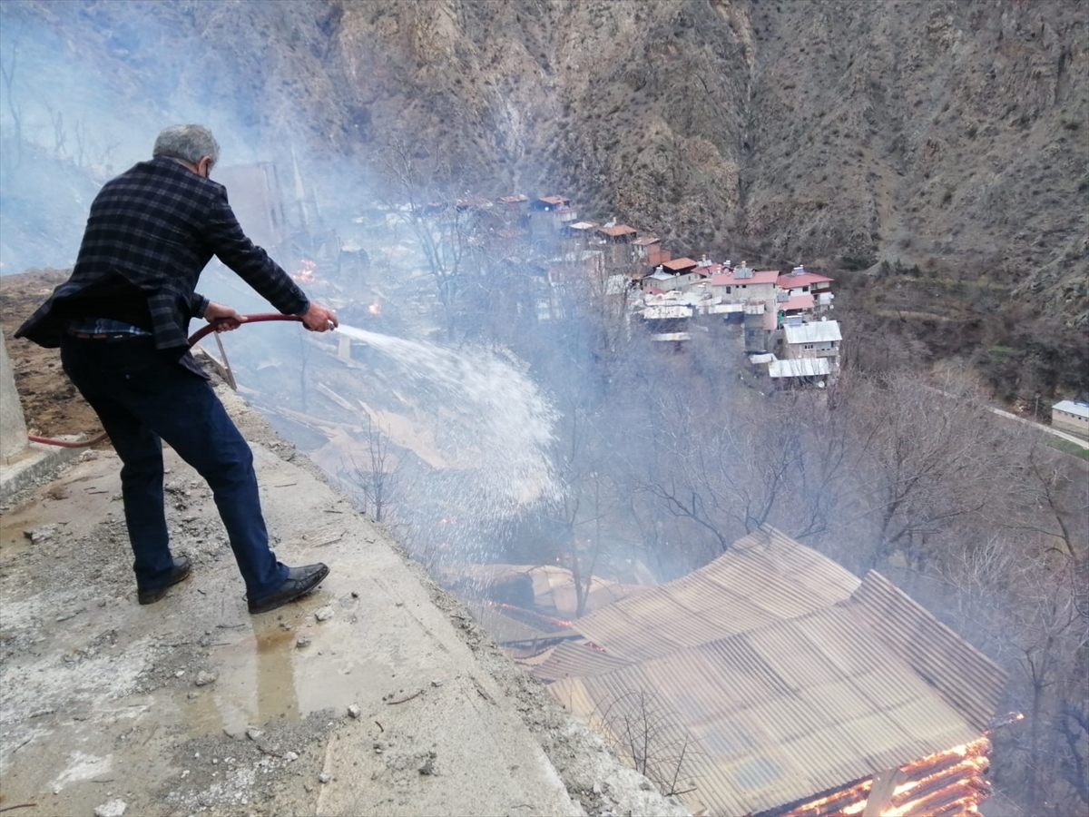 yangin-bu-koyun-kaderi-24-yilda-3-buyuk-aci-yasandi-3.jpg