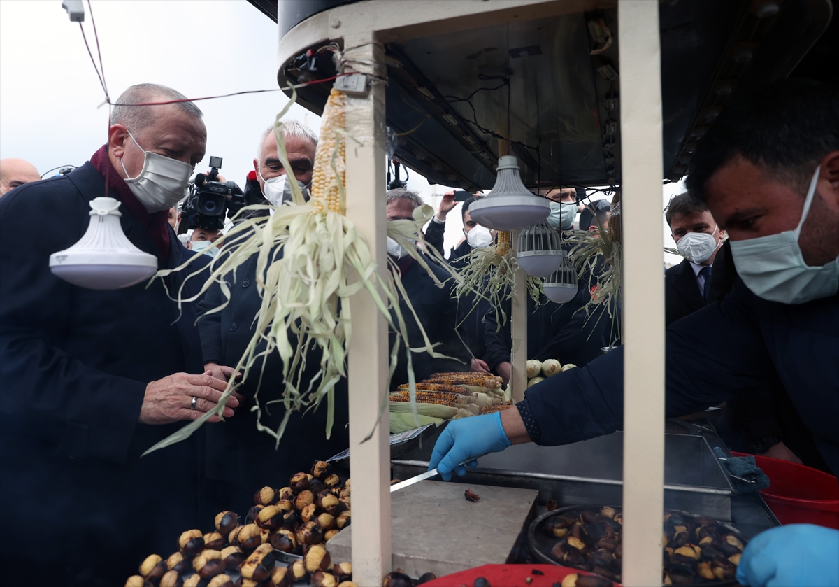 cumhurbaskani-erdogan-kestane-ve-misir-satin-alip-vatandaslara-ikram-etti-8.jpg
