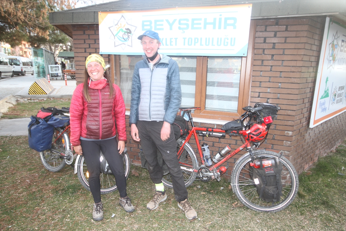 bisikletle-ingiltereden-dunya-turuna-cikan-cift-konyada-mola-verdi-6.jpg