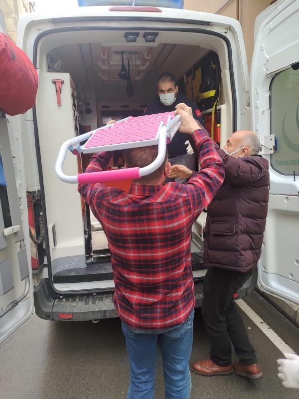 boya-yaparken-basina-saplanan-merdivenle-ambulansa-bindirildi.jpg