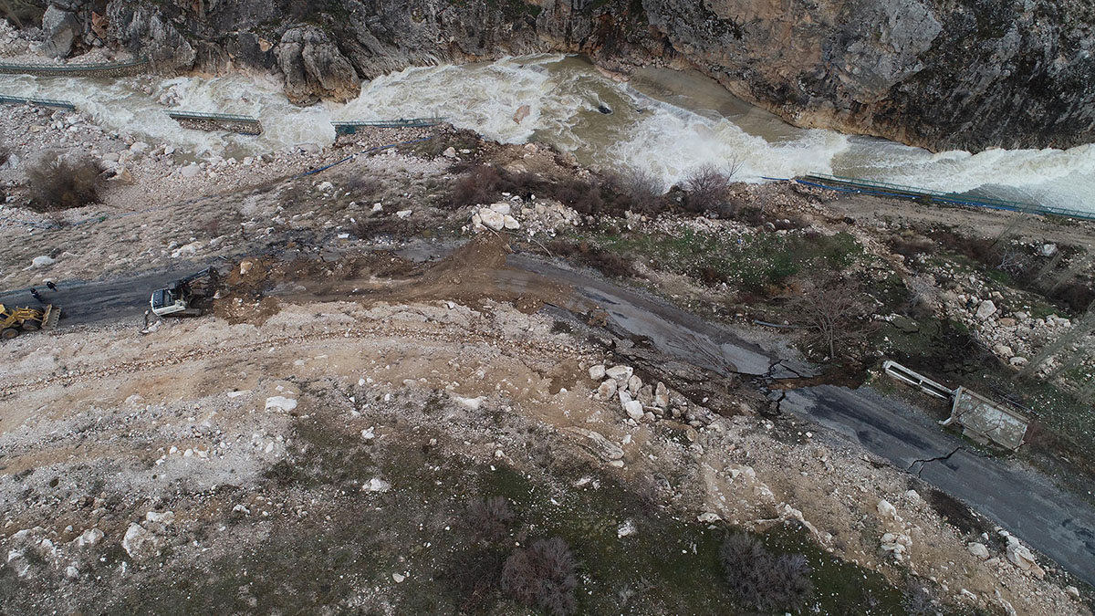 heyelan-ve-taskinin-vurdugu-konya-taskentte-son-durum-havadan-goruntulendi-002.jpg