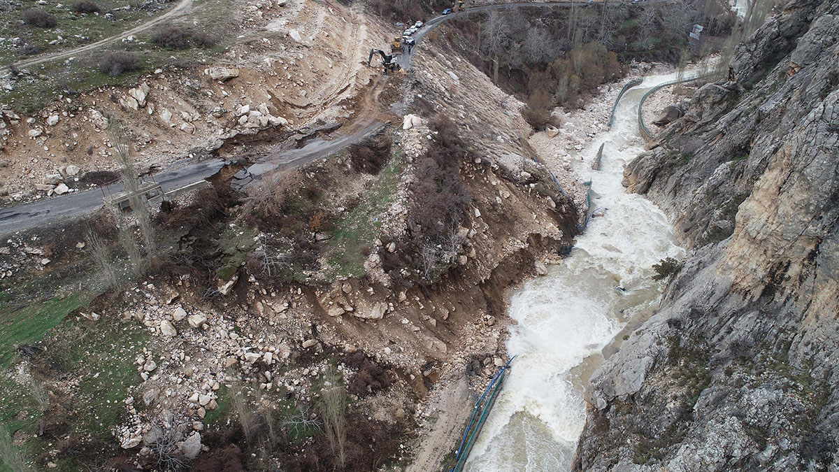 heyelan-ve-taskinin-vurdugu-konya-taskentte-son-durum-havadan-goruntulendi-007.jpg
