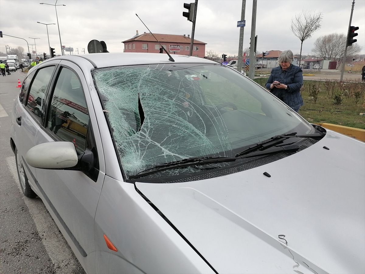 konyada-otomobilin-carptigi-bisiklet-surucusu-agir-yaralandi-1.jpg