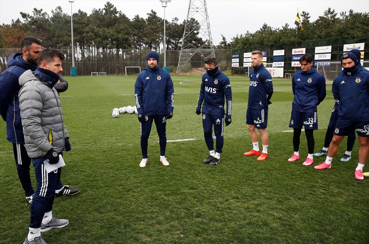 emre-belozoglundan-fenerbahceli-futbolculara-ozel-konusma-2.jpg