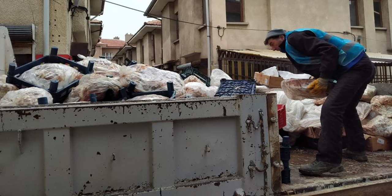 konyadan-mide-bulandiran-goruntu-sifir-hijyenik-depodan-tonlarca-bozuk-et-cikti-006.jpg