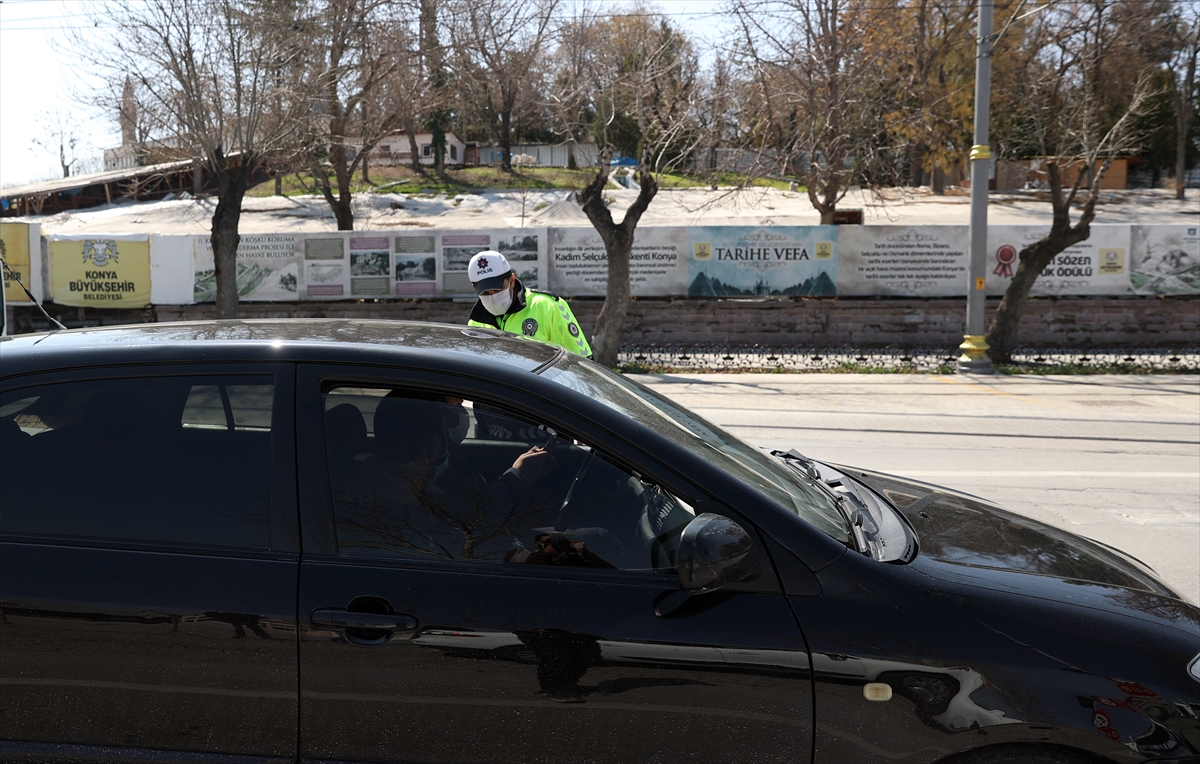 konyaya-yeniden-gelen-cumartesi-kisitlamasinda-polis-ekip-ekipleri-alarmda-4.jpg