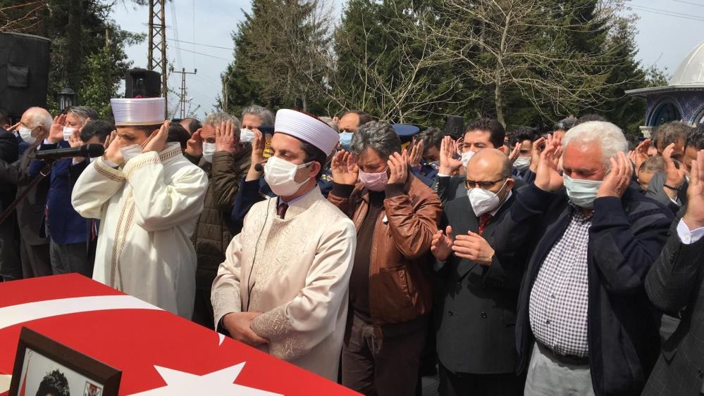 konyada-sehit-olan-turk-yildizi-dualarla-topraga-verildi2.jpg