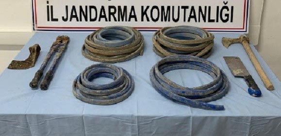 konyali-ciftcileri-canindan-bezdirmislerdi-kablo-hirsizlarina-kelepce-vuruldu.jpg