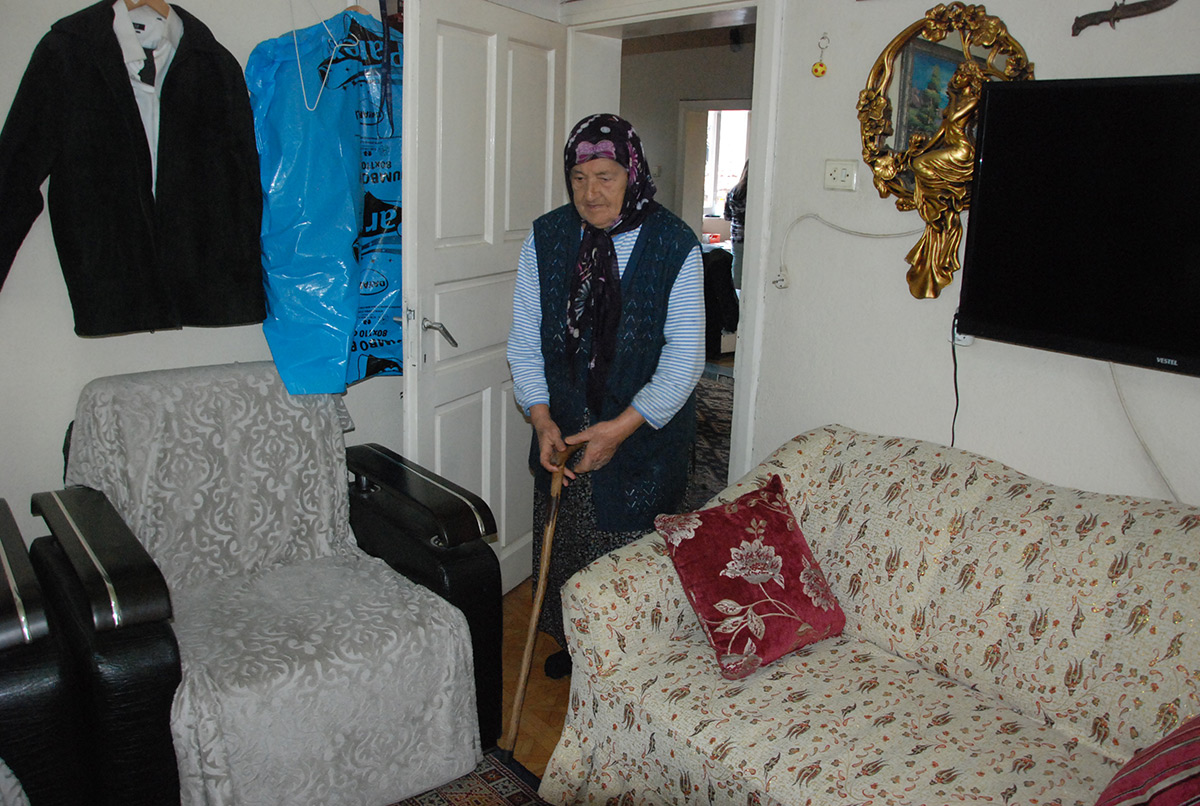 90-yasinda-koronavirusu-yendi-kimse-misafirlige-gitmesin-dedi1.jpg