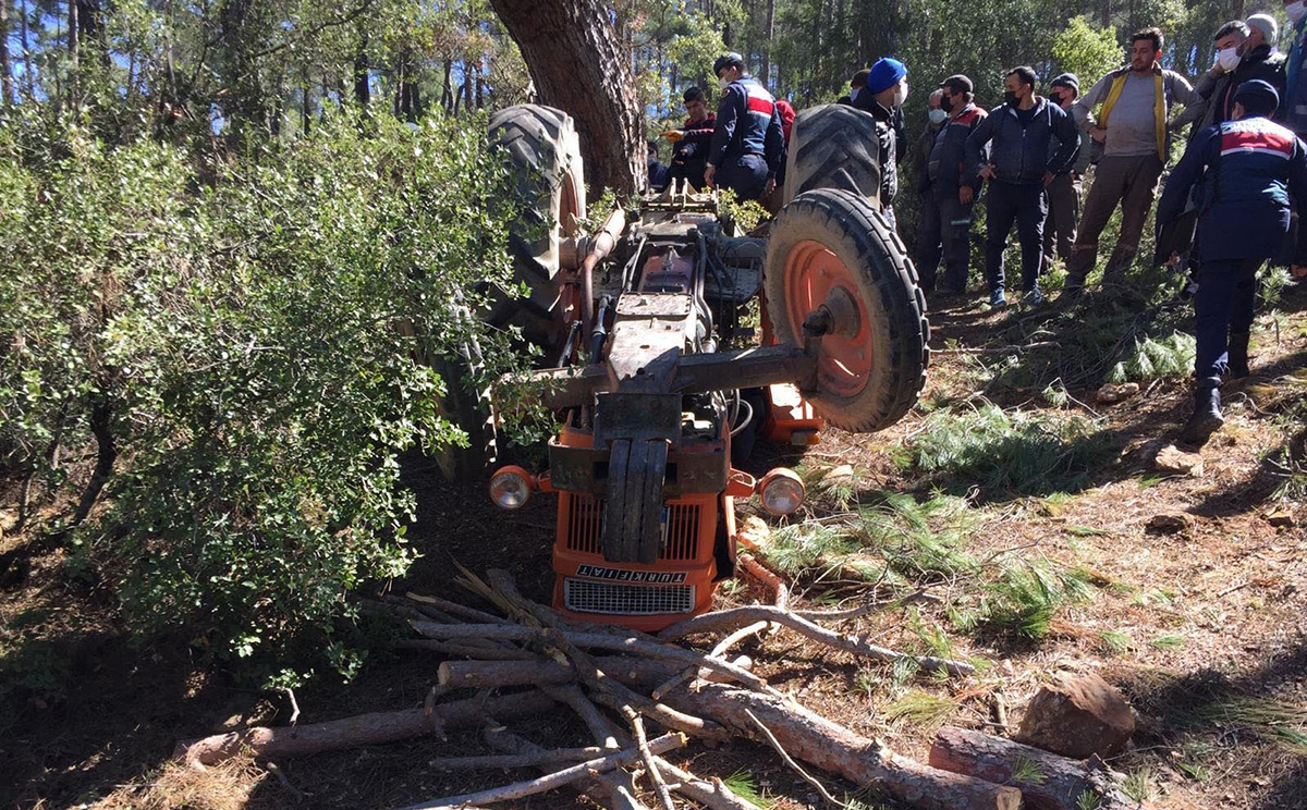 feci-olum-kullandigi-traktorun-altinda-kaldi1.jpg