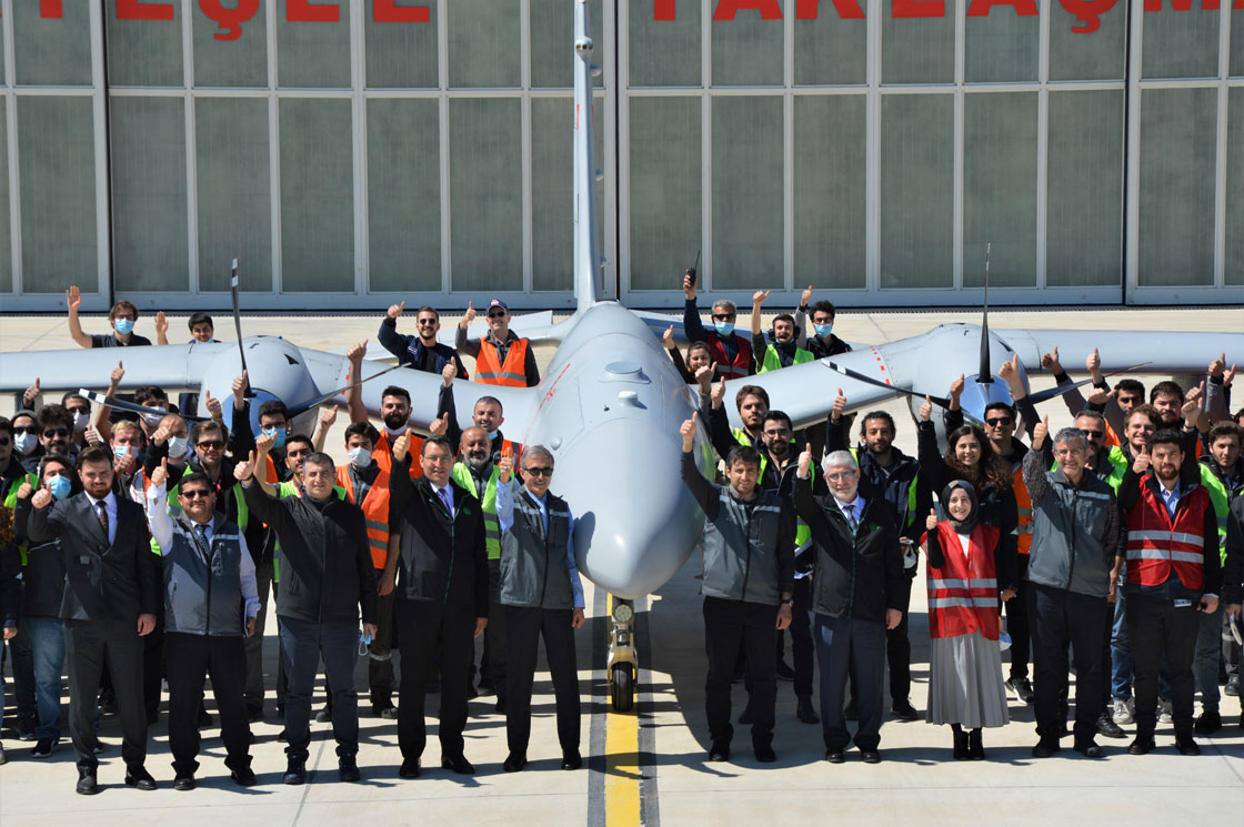 bayraktar-akinci-tiha-ilk-atis-testini-basariyla-tamamladi.jpg