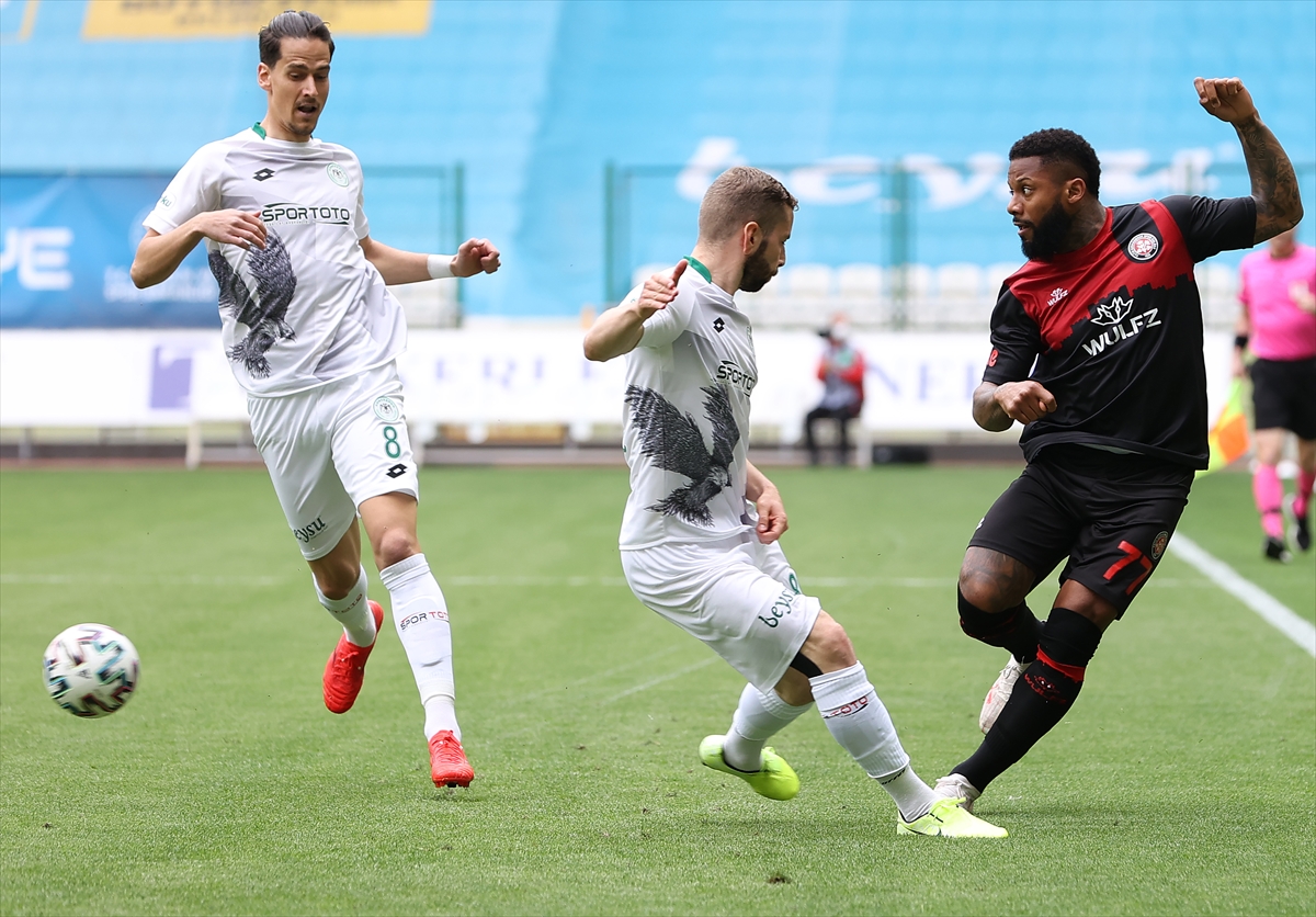 konyaspor-kritik-karsilasmada-3-puani-farkli-skorla-aldi-4.jpg