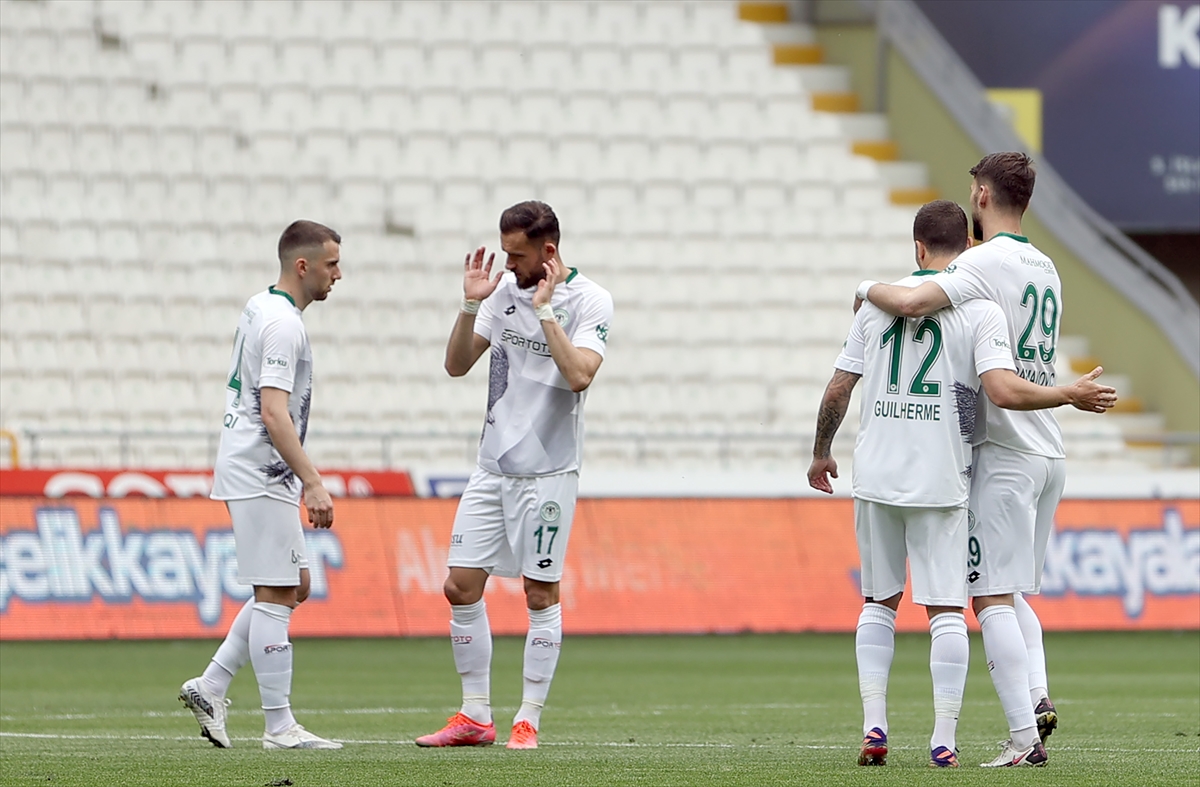 konyaspor-kritik-karsilasmada-3-puani-farkli-skorla-aldi-6.jpg