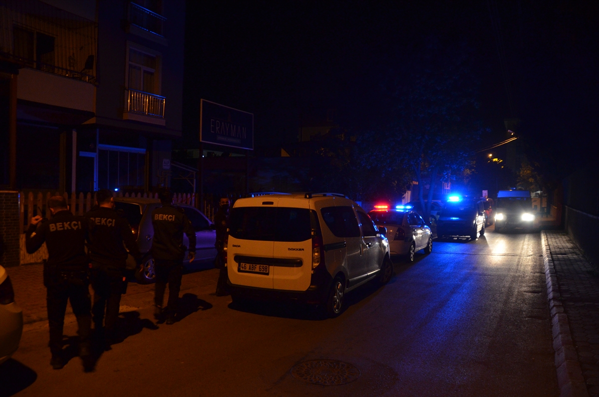 araniyordu-sokaga-cikma-yasagini-ihlal-ederken-yakalandi.jpg