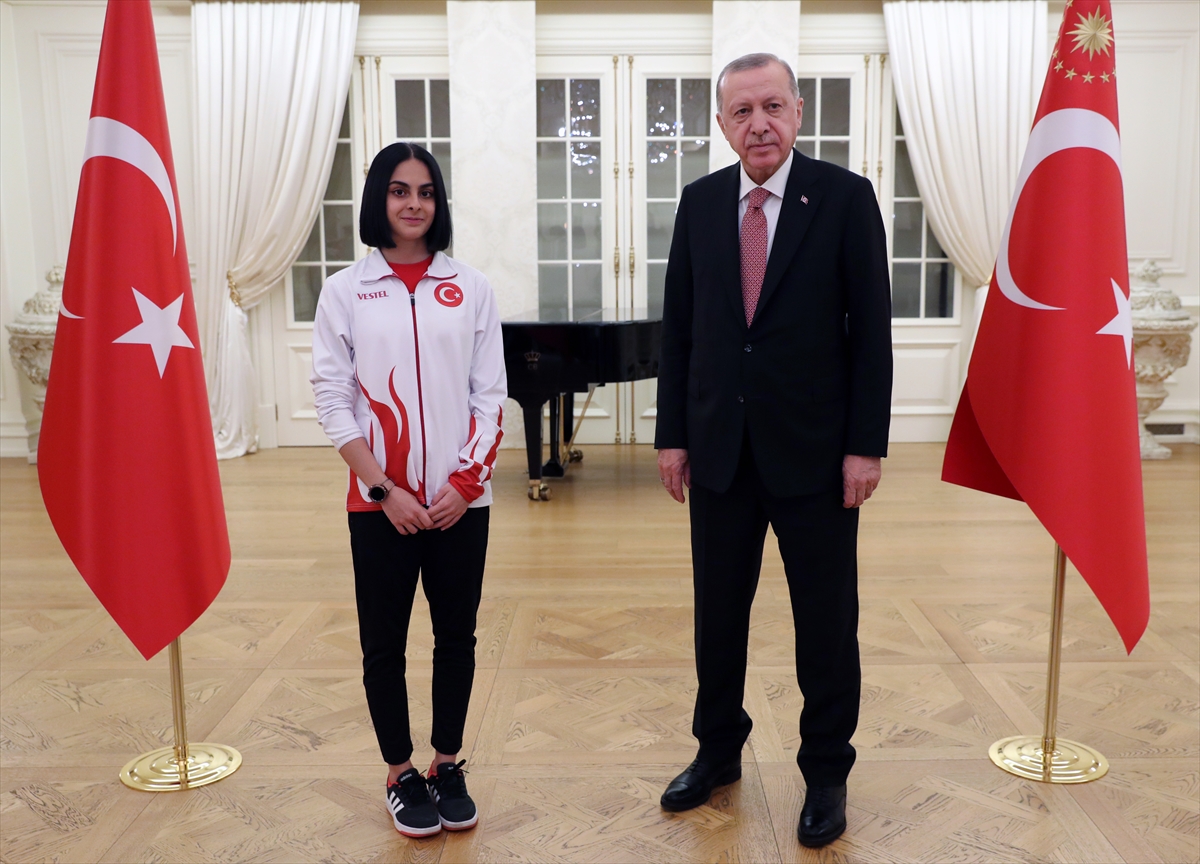 konyanin-sampiyon-sporculari-cumhurbaskani-erdogan-ile-iftar-yapti-3.jpg