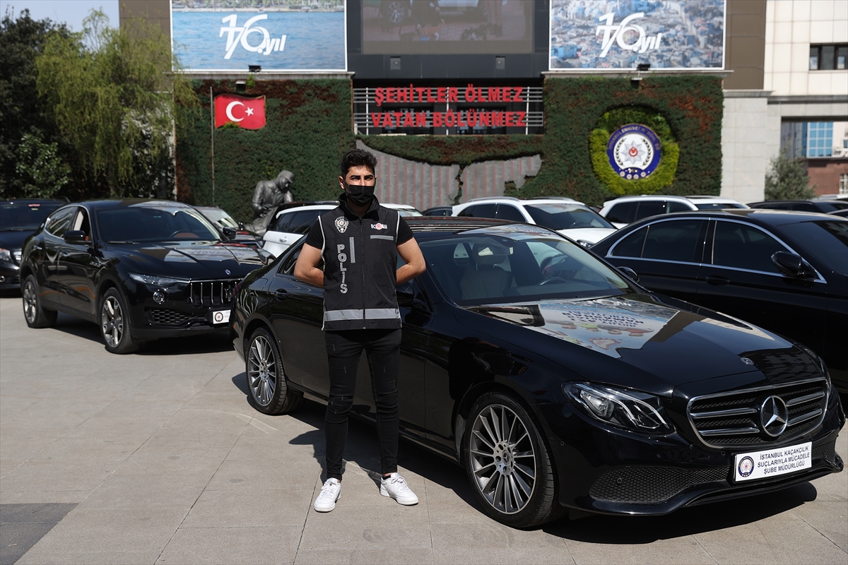 sahte-belgeli-luks-arac-operasyonu-piyasa-degeri-40-milyon-lira-2.jpg