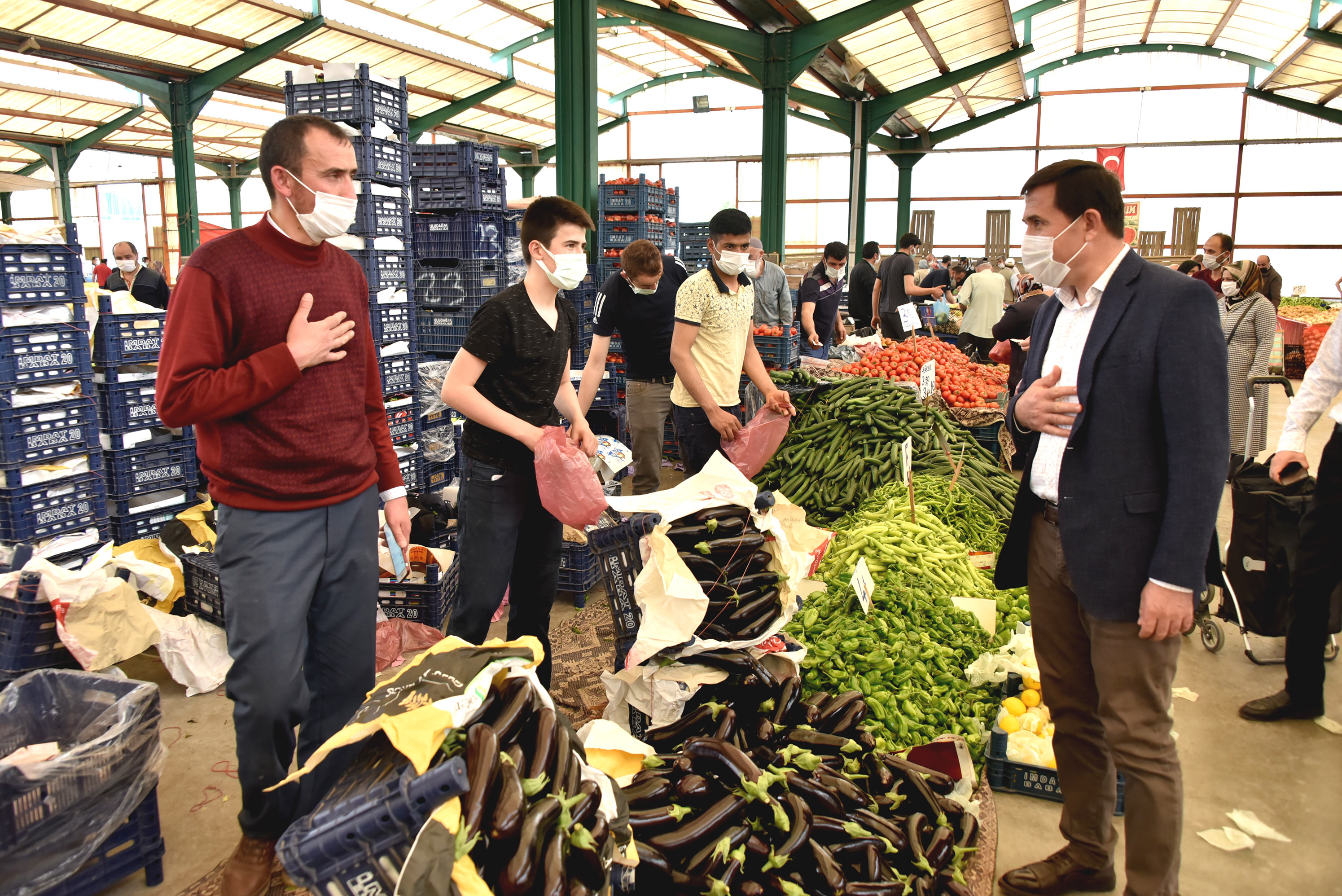 karatayda-pazar-yerleri-denetlendi-canlarimizi-riske-atmayalim-3.jpg