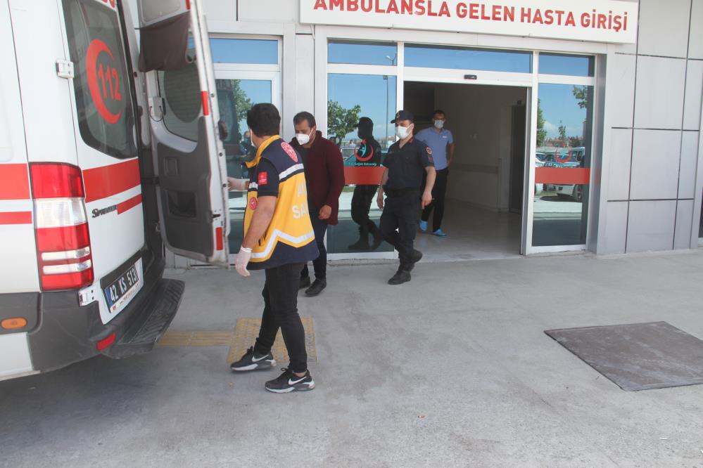 konyada-pozitif-hastanin-koronali-yakini-ambulans-soforune-mustayla-saldirdi-003.jpeg