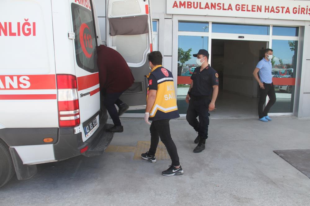 konyada-pozitif-hastanin-koronali-yakini-ambulans-soforune-mustayla-saldirdi-004.jpeg