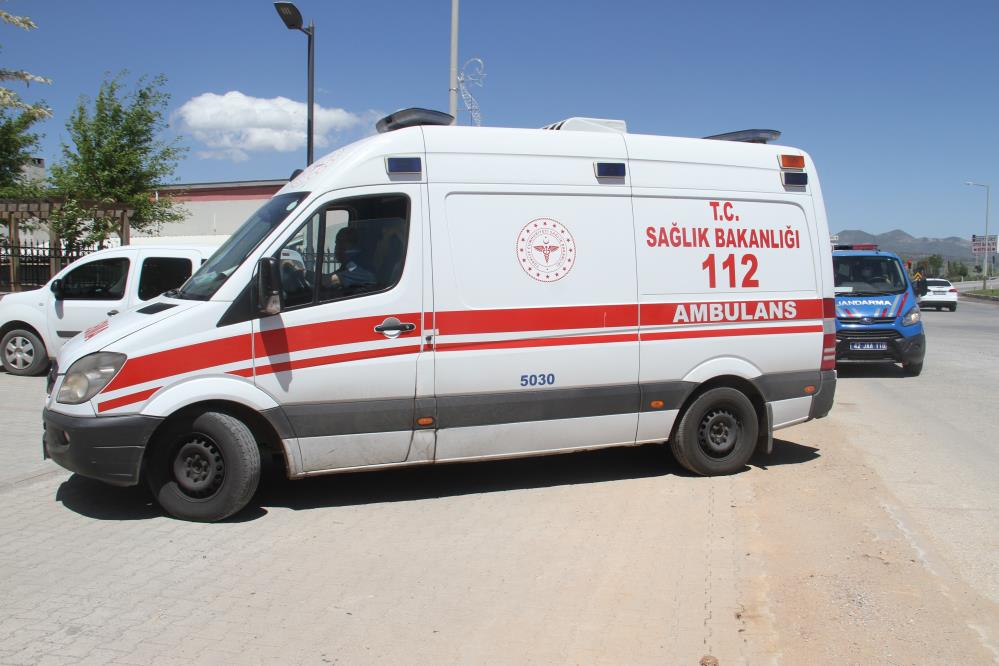 konyada-pozitif-hastanin-koronali-yakini-ambulans-soforune-mustayla-saldirdi-005.jpeg