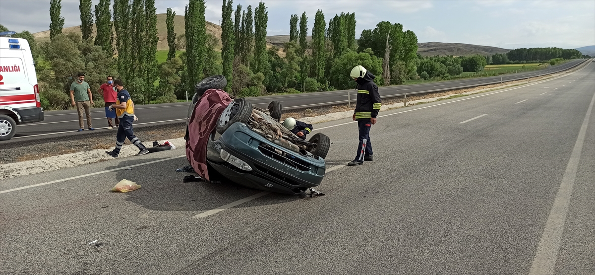 kontrolden-cikan-otomobil-1-kisi-oldu-3-kisi-yaralandi-1.jpg