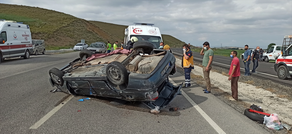kontrolden-cikan-otomobil-1-kisi-oldu-3-kisi-yaralandi-2.jpg