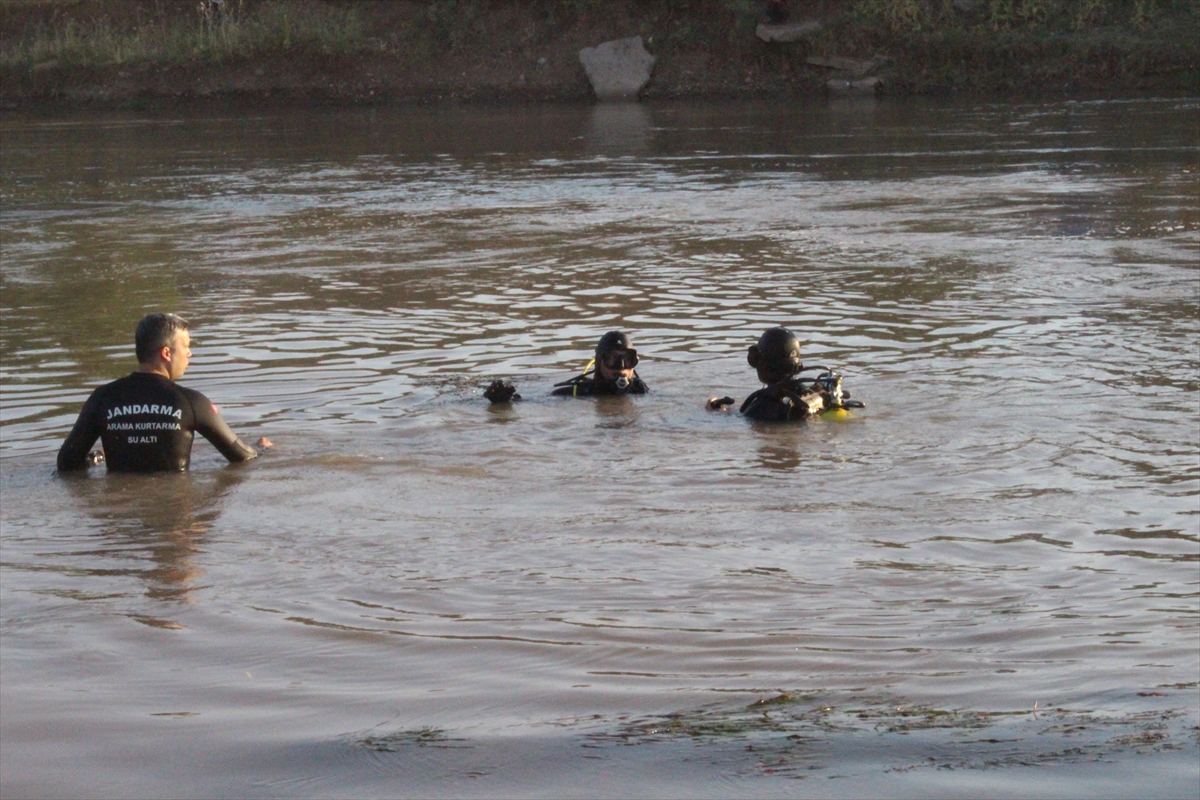 dicle-nehrine-giren-genc-boguldu-4.jpg