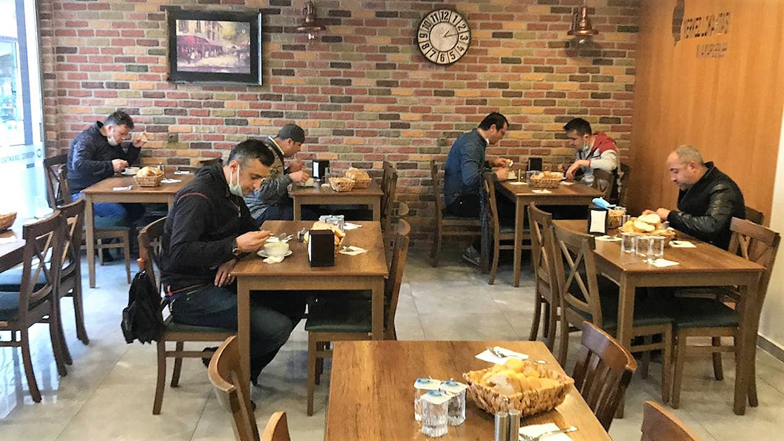 restoran-ve-kafeler-kademeli-normallesme-kapsaminda-musteri-kabul-etmeye-basladi6.jpg