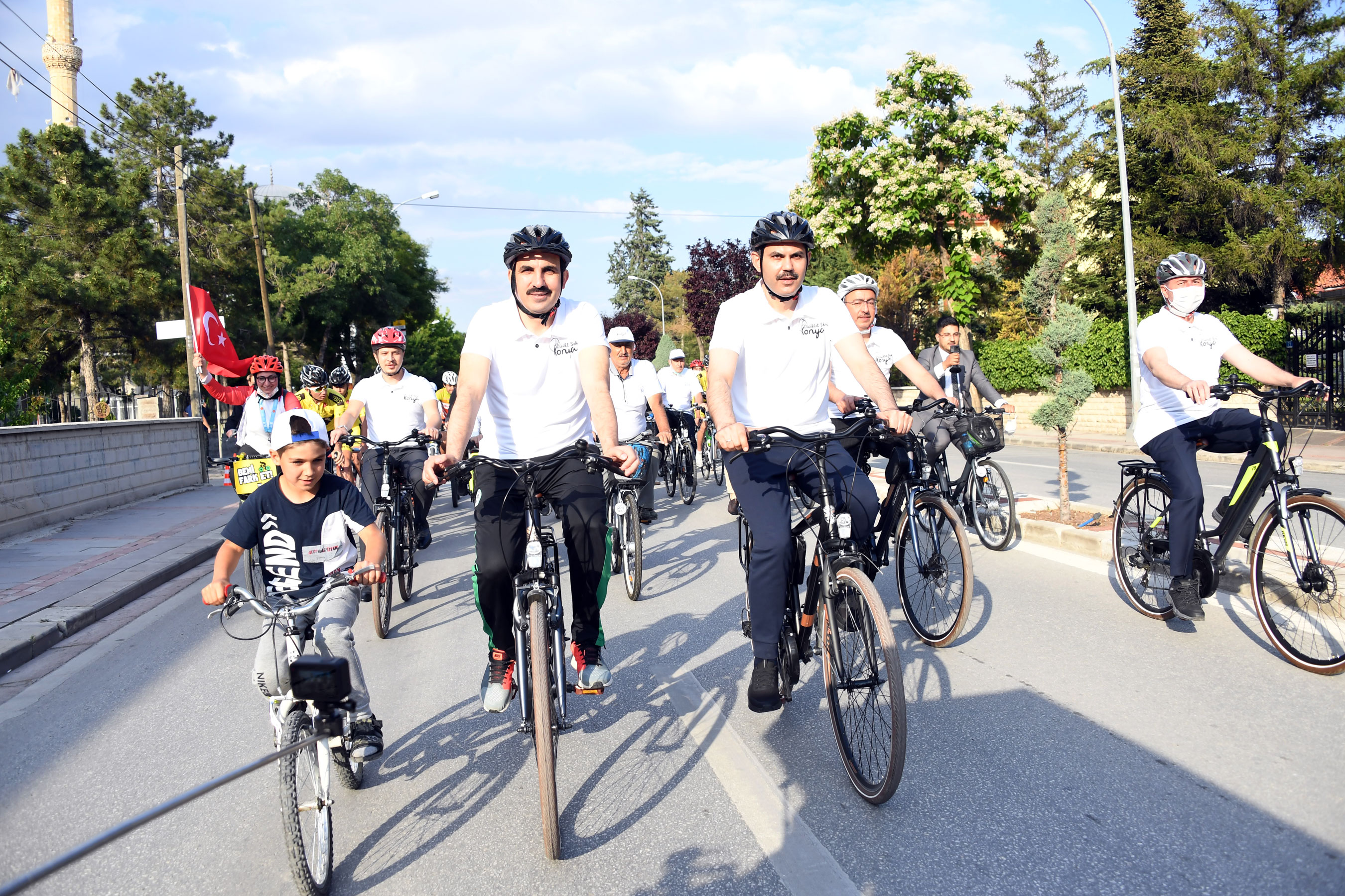 bakan-kurum-dunya-bisiklet-gununde-konyada-bisiklet-severlerle-bulustu2.jpg