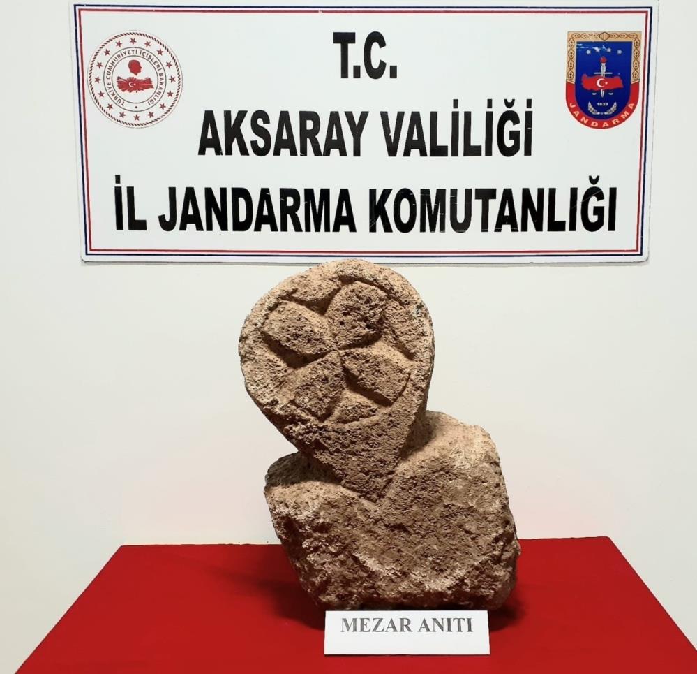konyada-bulduklari-tarihi-eseri-satmaya-goturuyorlardi-yolda-jandarma-kelepceyi-takti.jpg