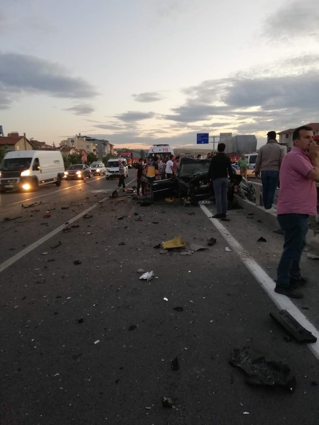 konyada-feci-kaza-otomobil-kamyonla-carpisti-2-olu-1-agir-yarali-003.jpeg