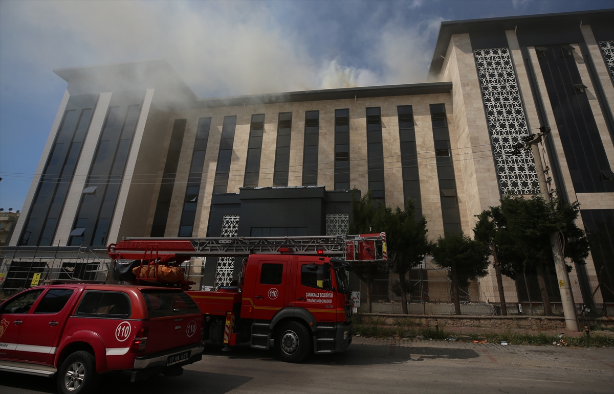 insaat-halindeki-emniyet-binasinda-cikan-yangin-4.jpg