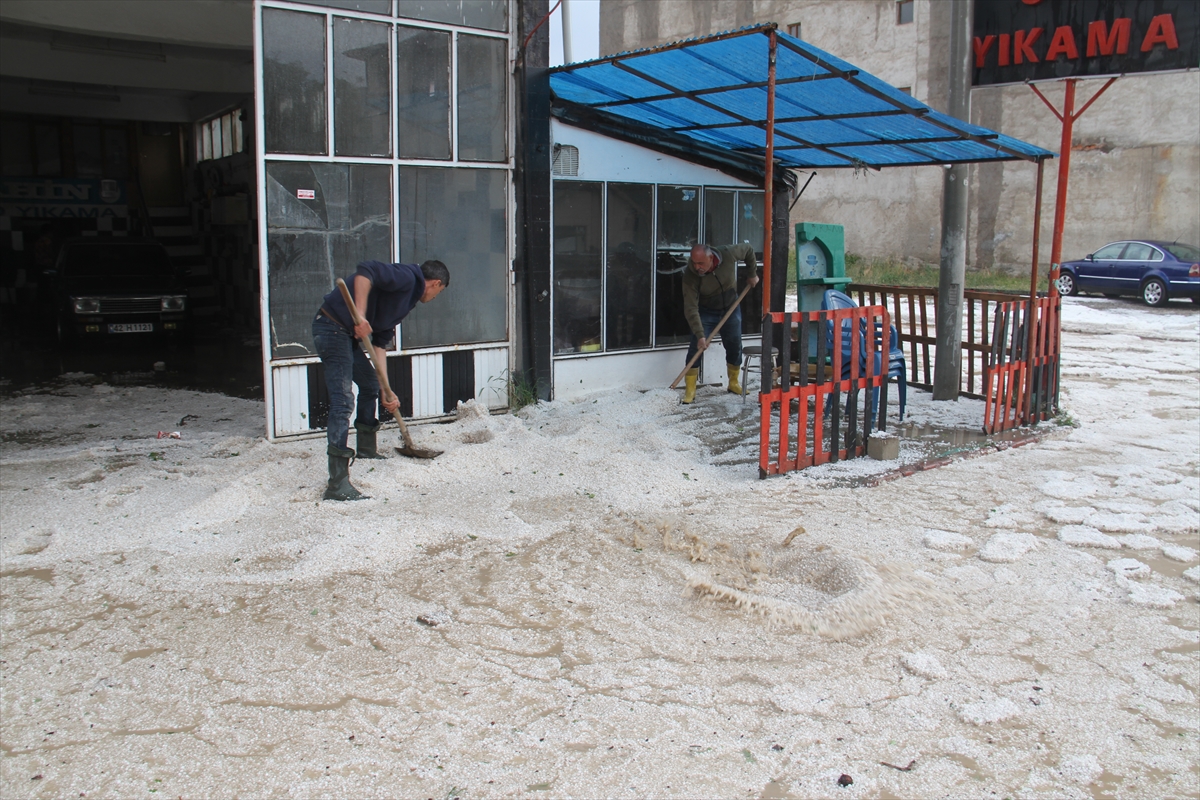 konyada-saganak-yagmur-sele-neden-oldu-007.jpg