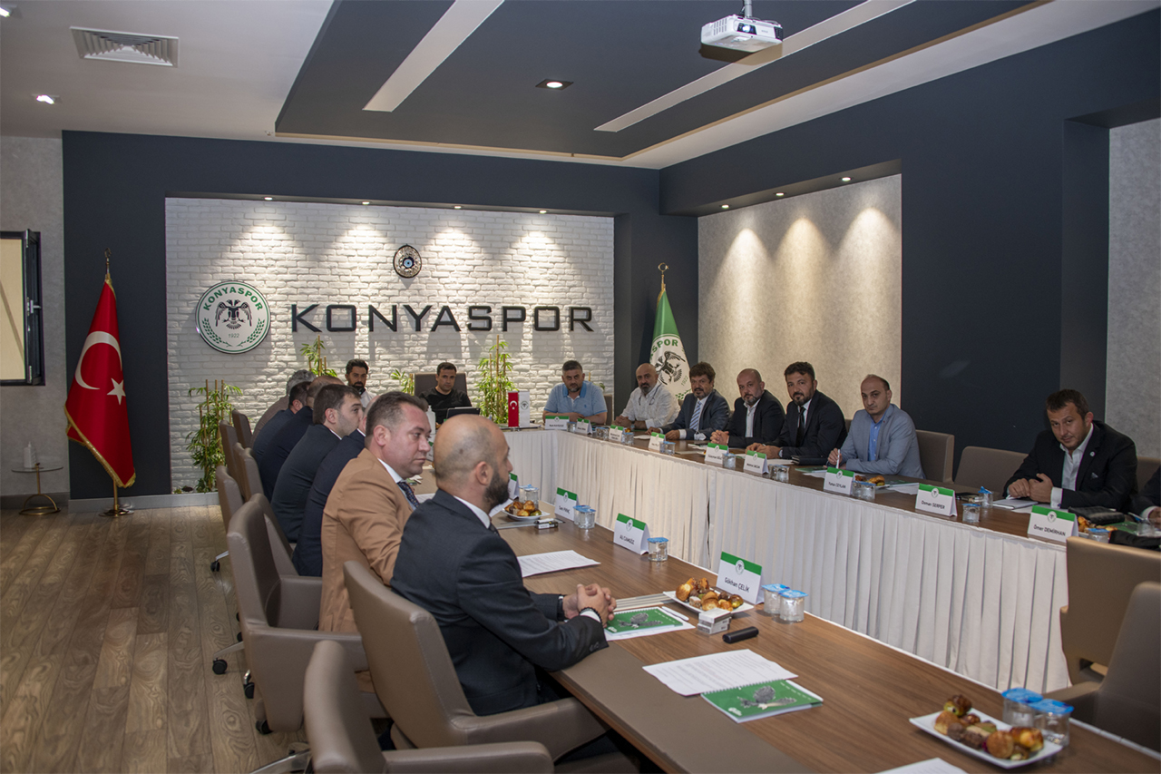 konyaspor-yonetimi2.jpg