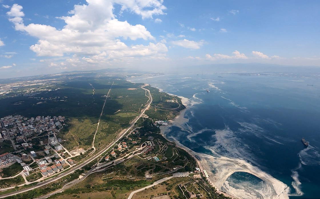 marmara-denizindeki-musilaj-ucakla-havadan-goruntulendi-001.jpg