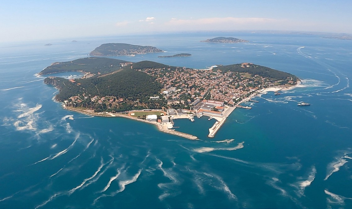 marmara-denizindeki-musilaj-ucakla-havadan-goruntulendi.jpg