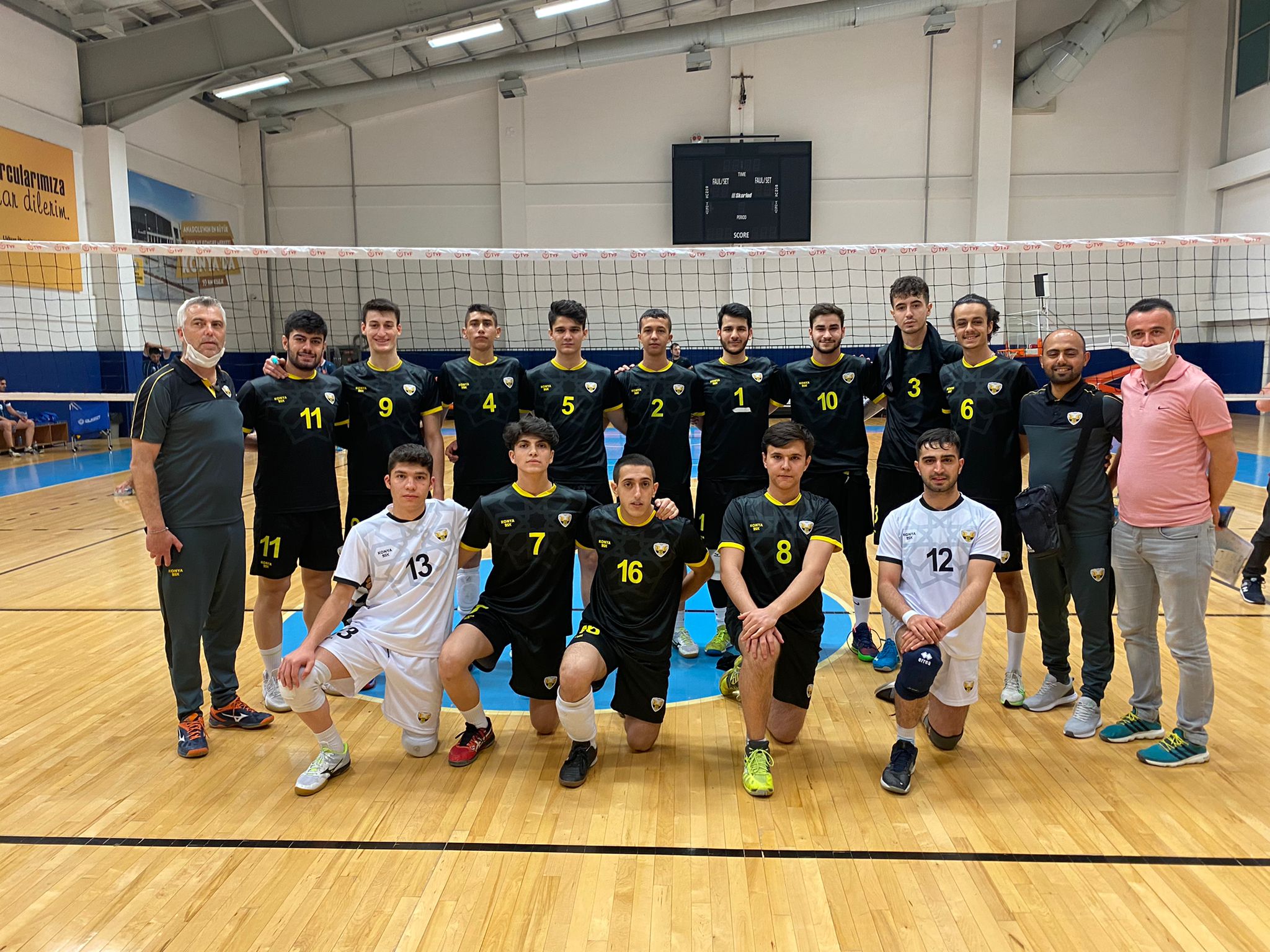 buyuksehir-genc-voleybol-takimi-2-lige-yukselme-yolunda.jpg
