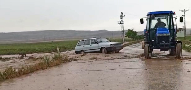 konyanin-iki-ilcesinde-yogun-yagmur-nedeniyle-tarim-arazileri-sular-altinda-kaldi1.jpg