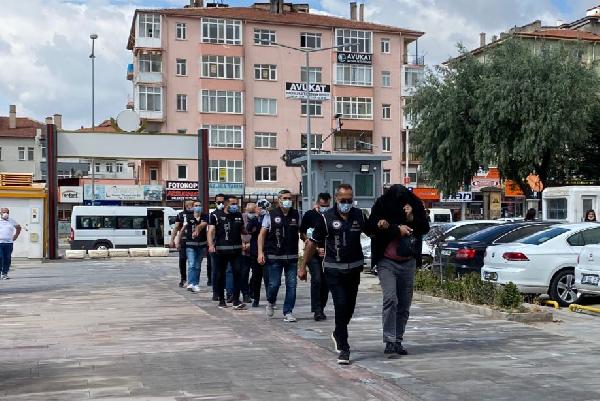 konya-dahil-9-ilde-suc-orgutune-operasyon-14-kisi-gozaltinda-002.jpg
