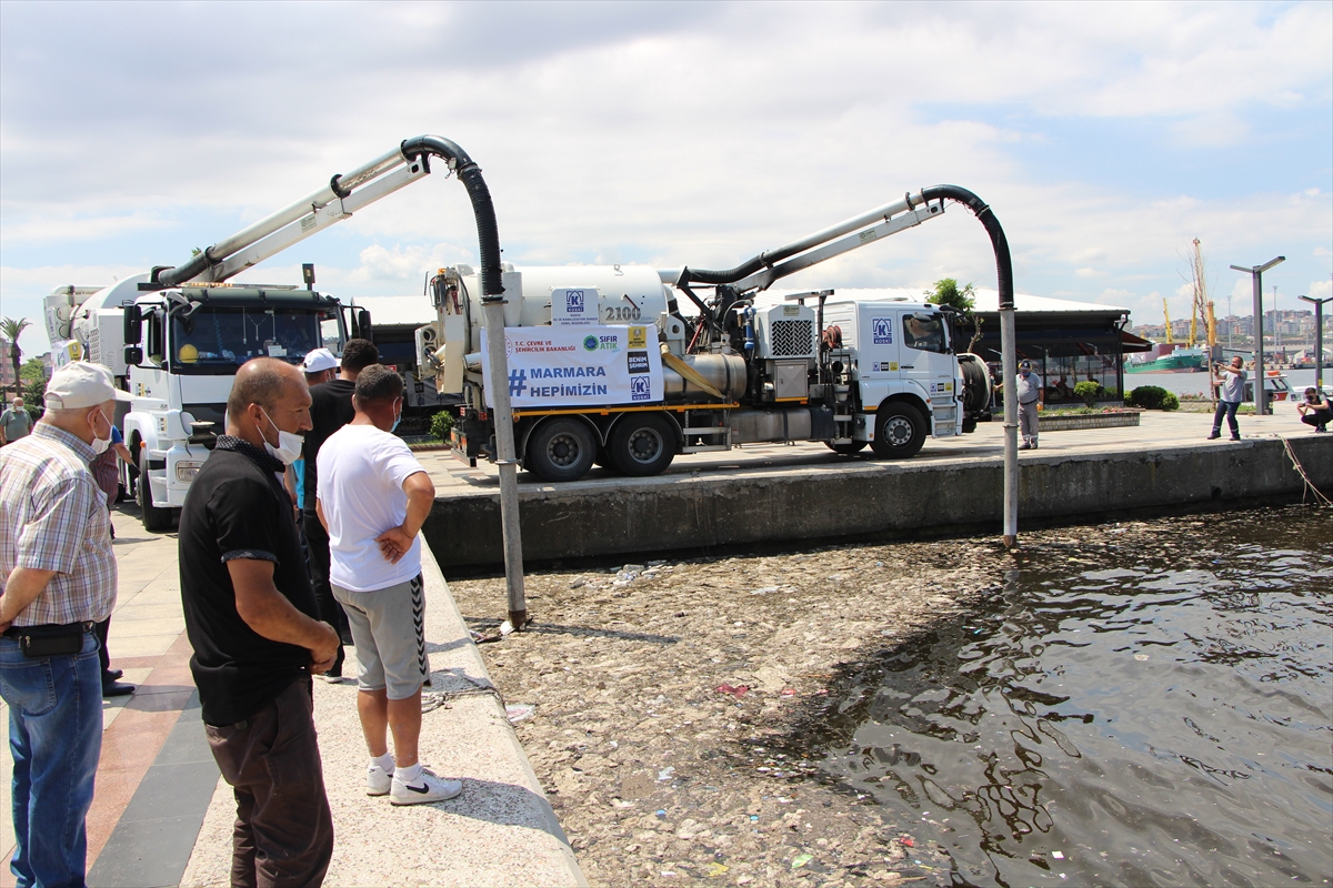 marmaradaki-musilaj-temizligine-konya-ekibi-de-katiliyor-002.jpg