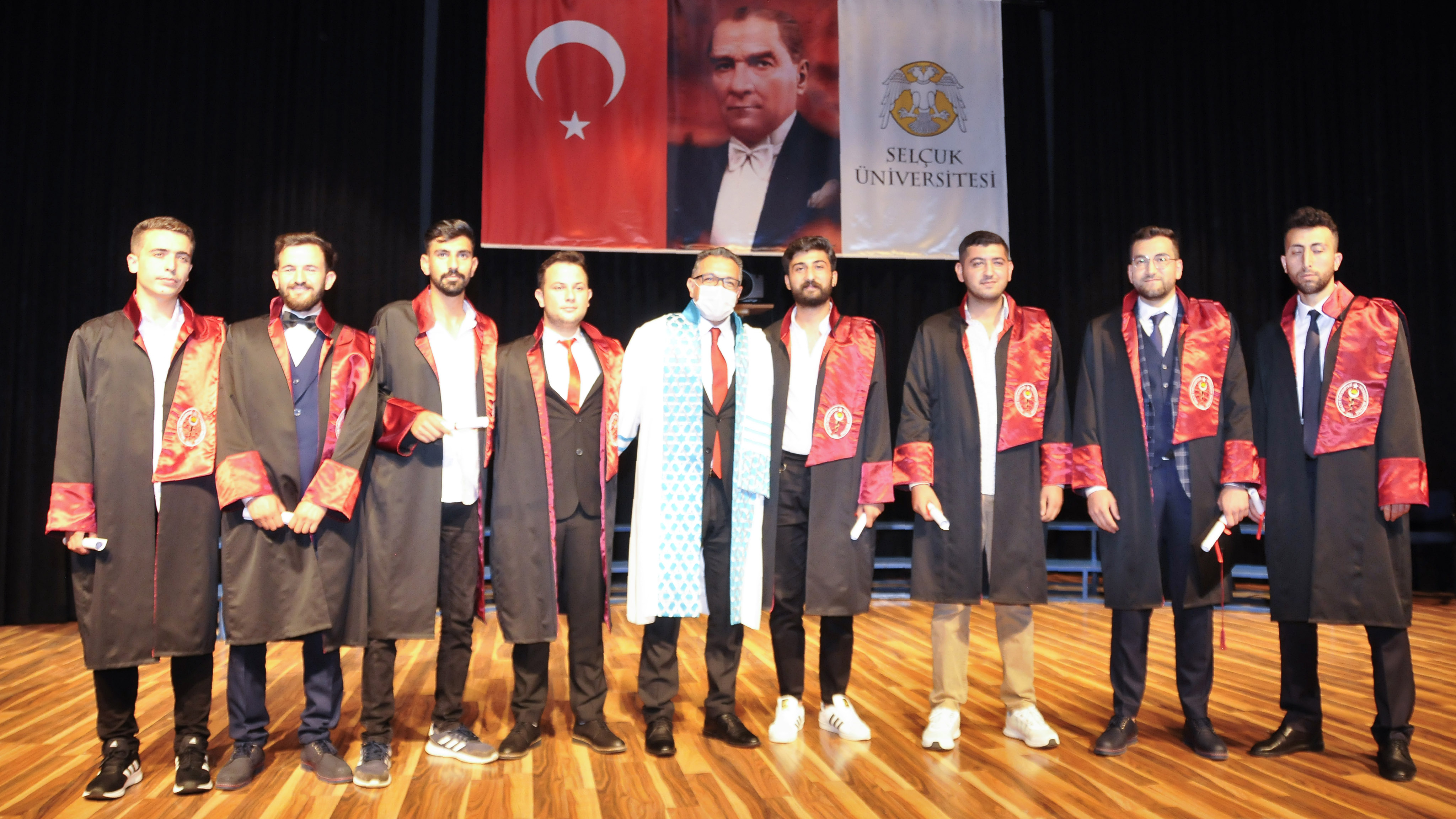 selcuk-universitesinde-veteriner-hekimler-diplomalarini-aldi-5.jpg