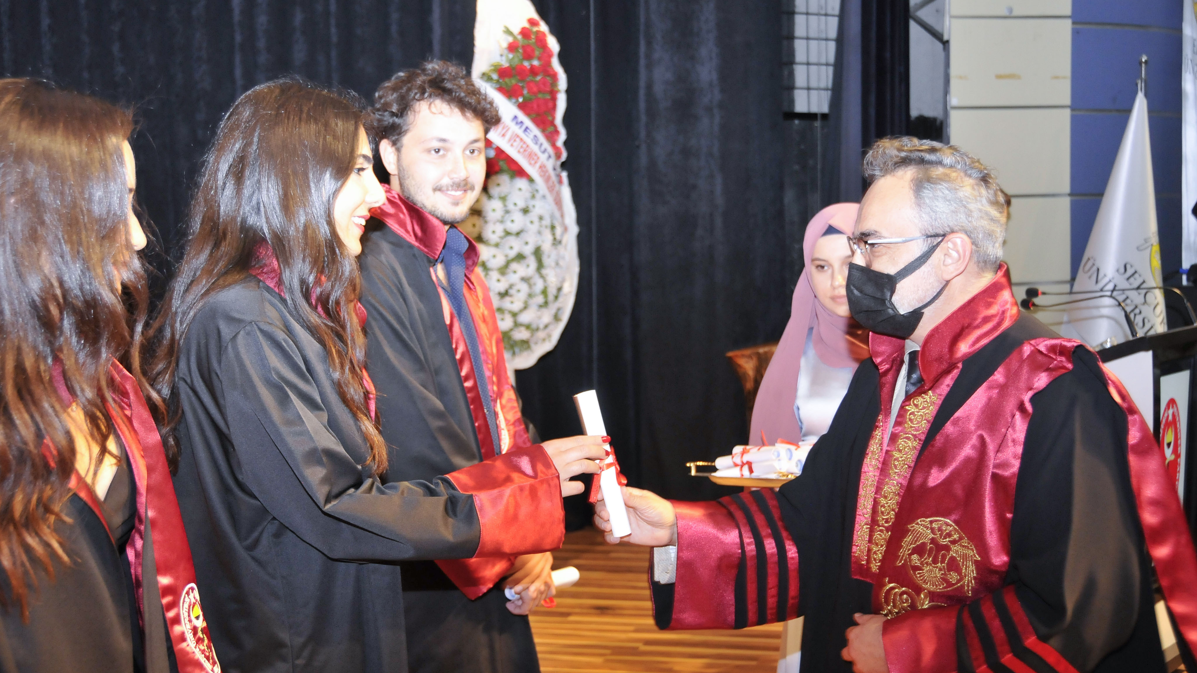 selcuk-universitesinde-veteriner-hekimler-diplomalarini-aldi-7.jpg