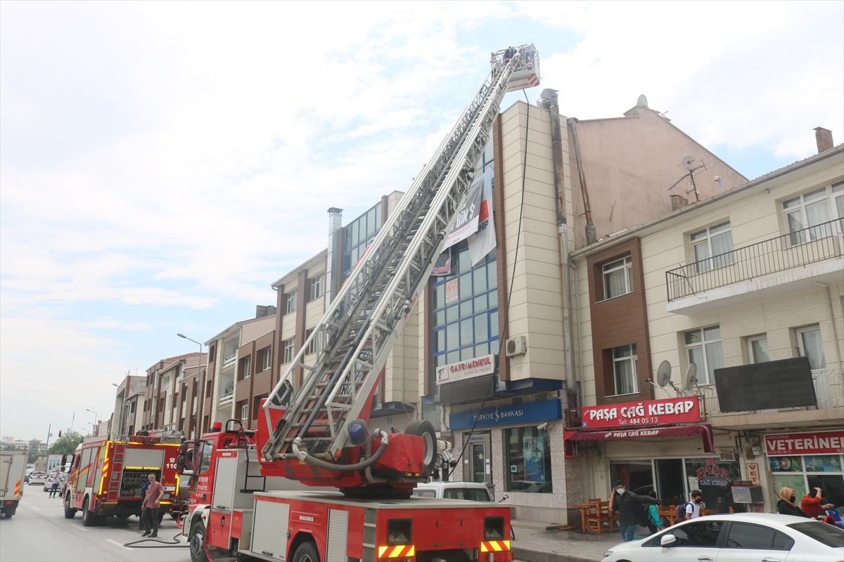 konya-yolundaki-lokantanin-bacasi-yandi.jpg