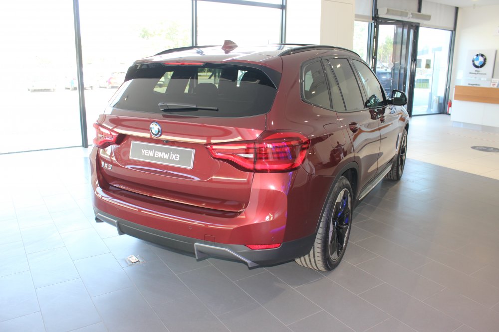 yeni-bmw-ix3-koprulu-oto-showroomunda-002.jpg