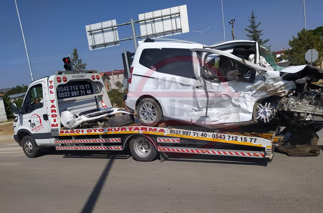 konyada-iki-arac-carpisti-1-olu-9-yarali-var.jpg