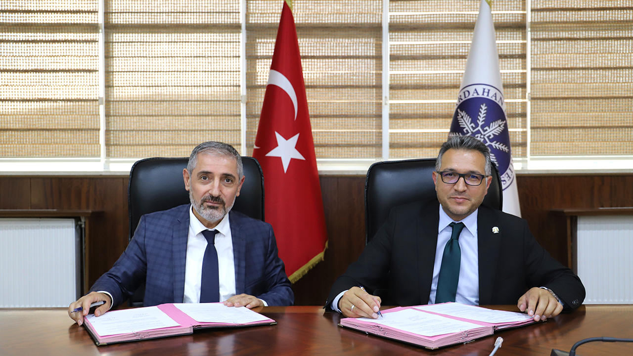 rektor-prof-dr-aksoy-ardahan-universitesini-ziyaret-etti-1-1.jpg