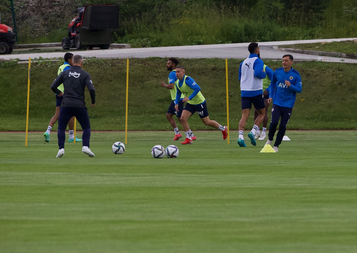 fenerbahcede-yeni-sezon-hazirliklari-topuk-yaylasinda-basladi-2.jpg