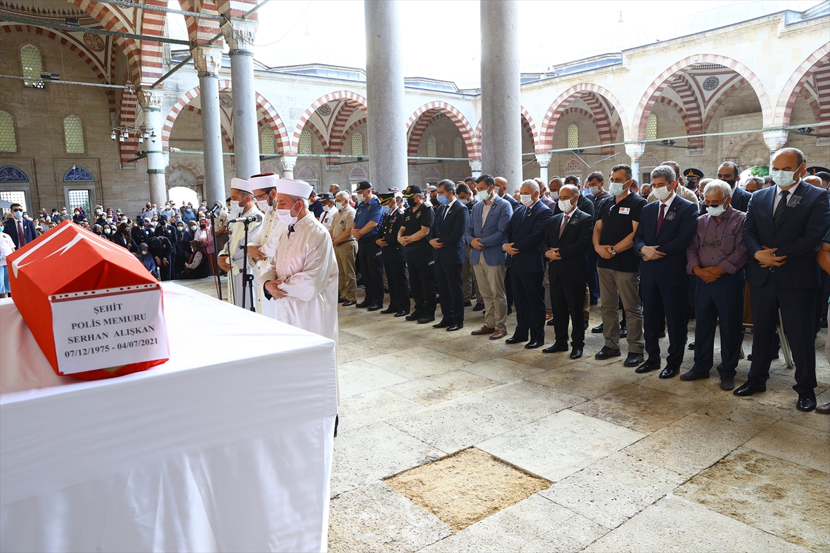 sehit-polisimiz-son-yolculuguna-ugurlandi-3.jpg