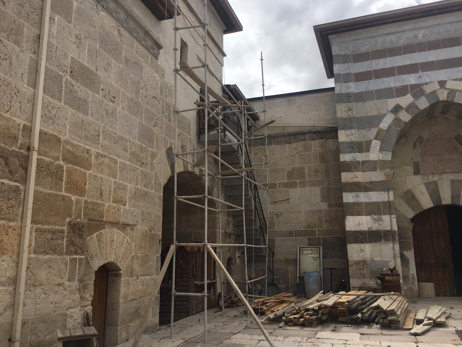 zazadin-hani-kervansarayinda-restorasyon-suruyor-003.jpeg