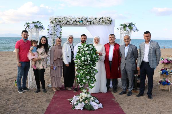 nikah-memuru-konyali-babanin-en-zor-ani-sira-kendi-kizina-gelince-001.jpg